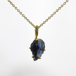 Sapphire Leaf Carving Gold Pendand With Diamond Set Stem